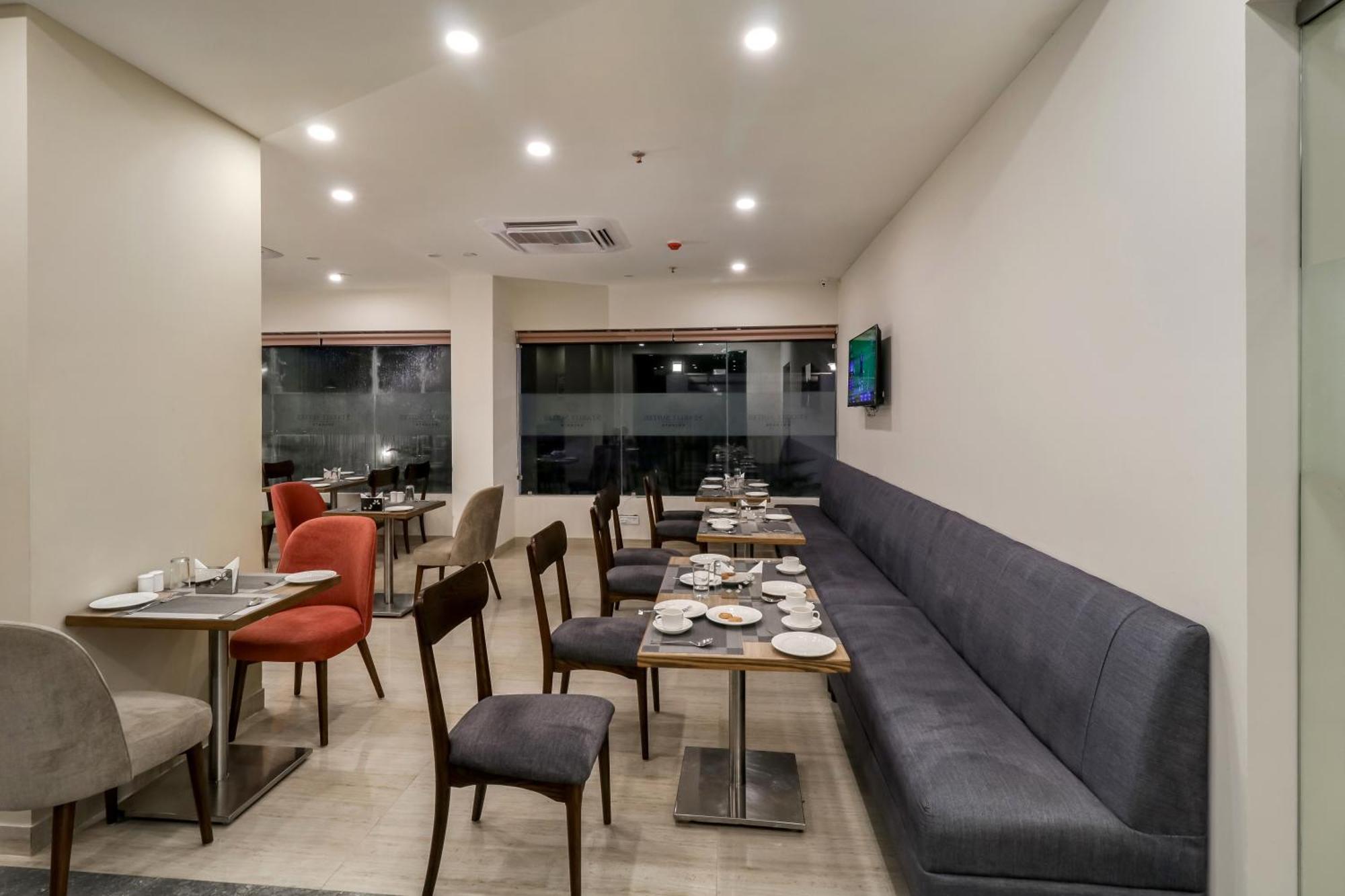 Starlit Suites Newtown Calcutta Exteriör bild