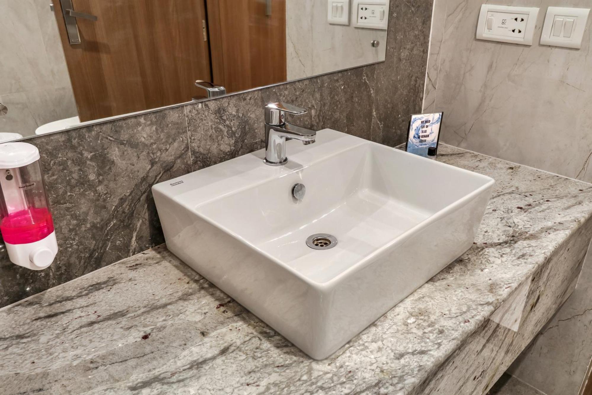 Starlit Suites Newtown Calcutta Exteriör bild